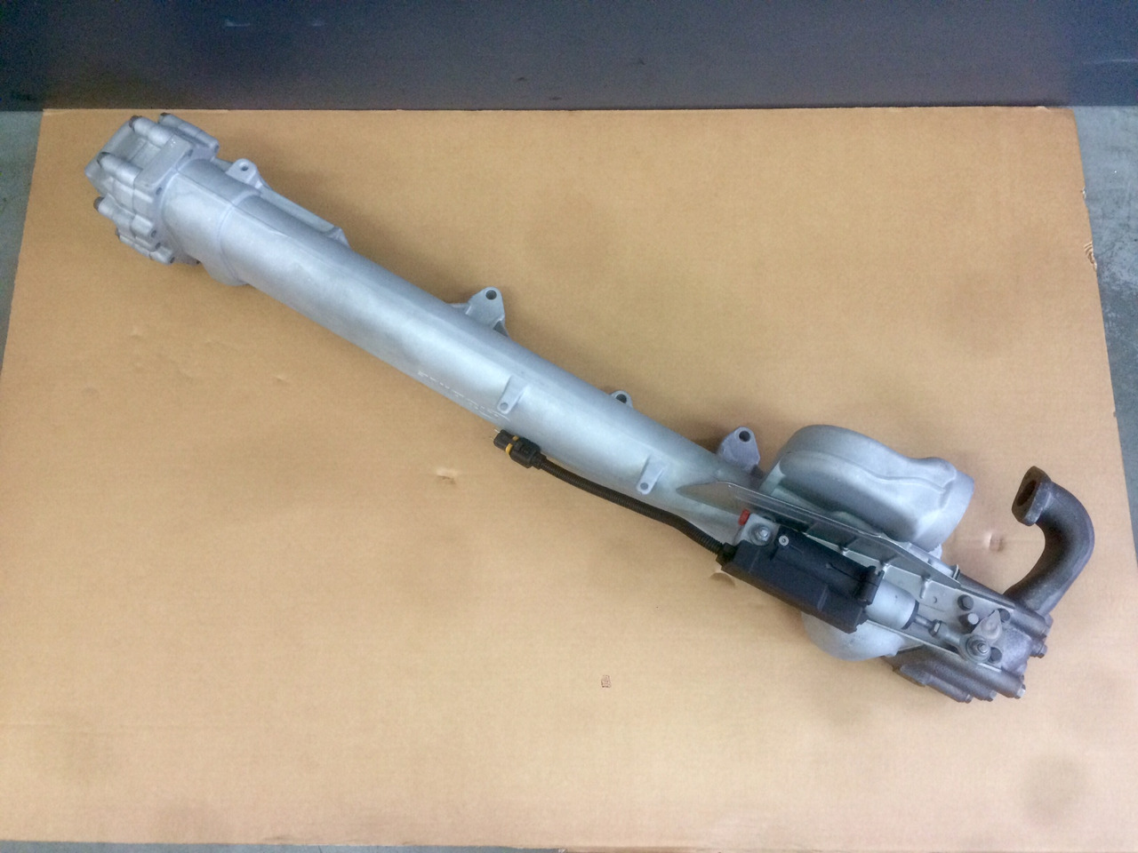 MODULO EGR (modulo ricircolo gas di scarico) - Motori MAN D2066 / D2676 - Euro 3 / Euro 4 - RIF. MAN 51081007140 - 51081007152 - 51081007141 - AGR-Kühler: das Bild 3 MODULO EGR (modulo ricircolo gas di scarico) - Motori MAN D2066 / D2676 - Euro 3 / Euro 4 - RIF. MAN 51081007140 - 51081007152 - 51081007141 - AGR-Kühler: das Bild 3
