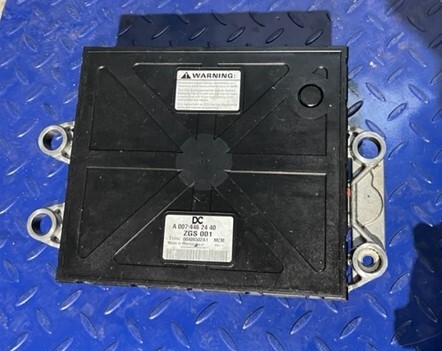 Mercedes A0074462440 ZGS001 - Steuergerät für LKW: das Bild 3 Mercedes A0074462440 ZGS001 - Steuergerät für LKW: das Bild 3