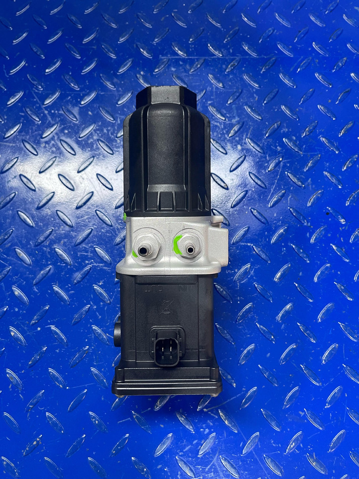 Mercedes Benz Actros MP4 Adblue Pump Euro 6 - Auspuff/ Abgasanlage für LKW: das Bild 2 Mercedes Benz Actros MP4 Adblue Pump Euro 6 - Auspuff/ Abgasanlage für LKW: das Bild 2