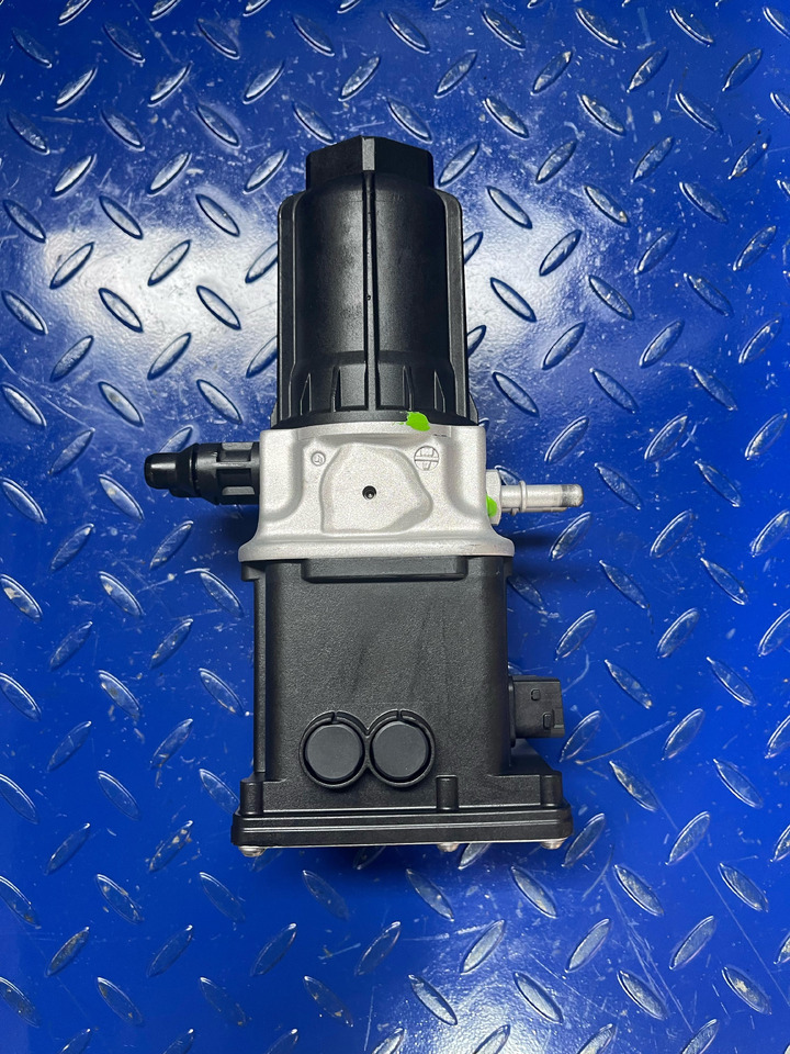 Mercedes Benz Actros MP4 Adblue Pump Euro 6 - Auspuff/ Abgasanlage für LKW: das Bild 4 Mercedes Benz Actros MP4 Adblue Pump Euro 6 - Auspuff/ Abgasanlage für LKW: das Bild 4
