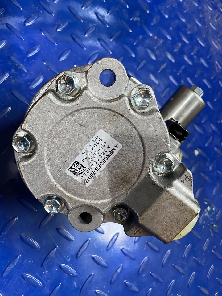 Mercedes Servo Pump A9604600380 Actros MP4 - Lenkpumpe für LKW: das Bild 2 Mercedes Servo Pump A9604600380 Actros MP4 - Lenkpumpe für LKW: das Bild 2