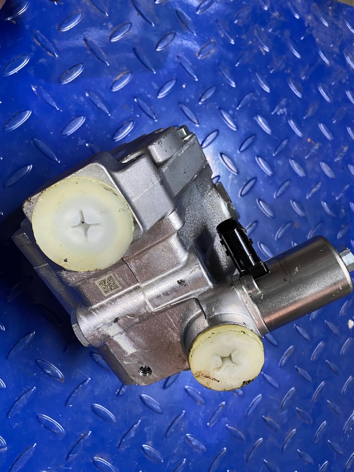 Mercedes Servo Pump A9604600380 Actros MP4 - Lenkpumpe für LKW: das Bild 3 Mercedes Servo Pump A9604600380 Actros MP4 - Lenkpumpe für LKW: das Bild 3