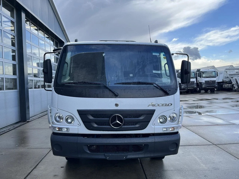 Mercedes-Benz Accelo 815 4x2 Garbage Compactor (2 units) Accelo 815 4x2 Garbage Compactor (2 units) - Müllwagen: das Bild 4 Mercedes-Benz Accelo 815 4x2 Garbage Compactor (2 units) Accelo 815 4x2 Garbage Compactor (2 units) - Müllwagen: das Bild 4