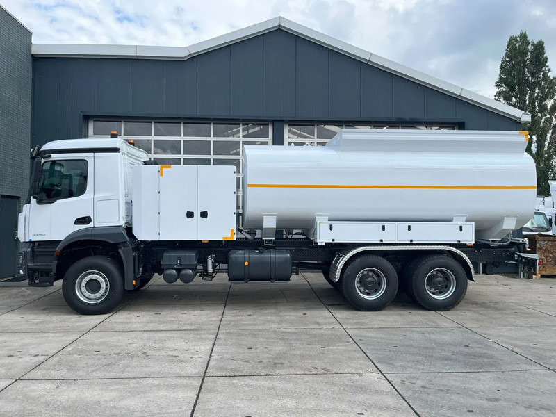 Mercedes-Benz Arocs 3340 6x4 Water Tank Truck - Tankwagen: das Bild 2 Mercedes-Benz Arocs 3340 6x4 Water Tank Truck - Tankwagen: das Bild 2