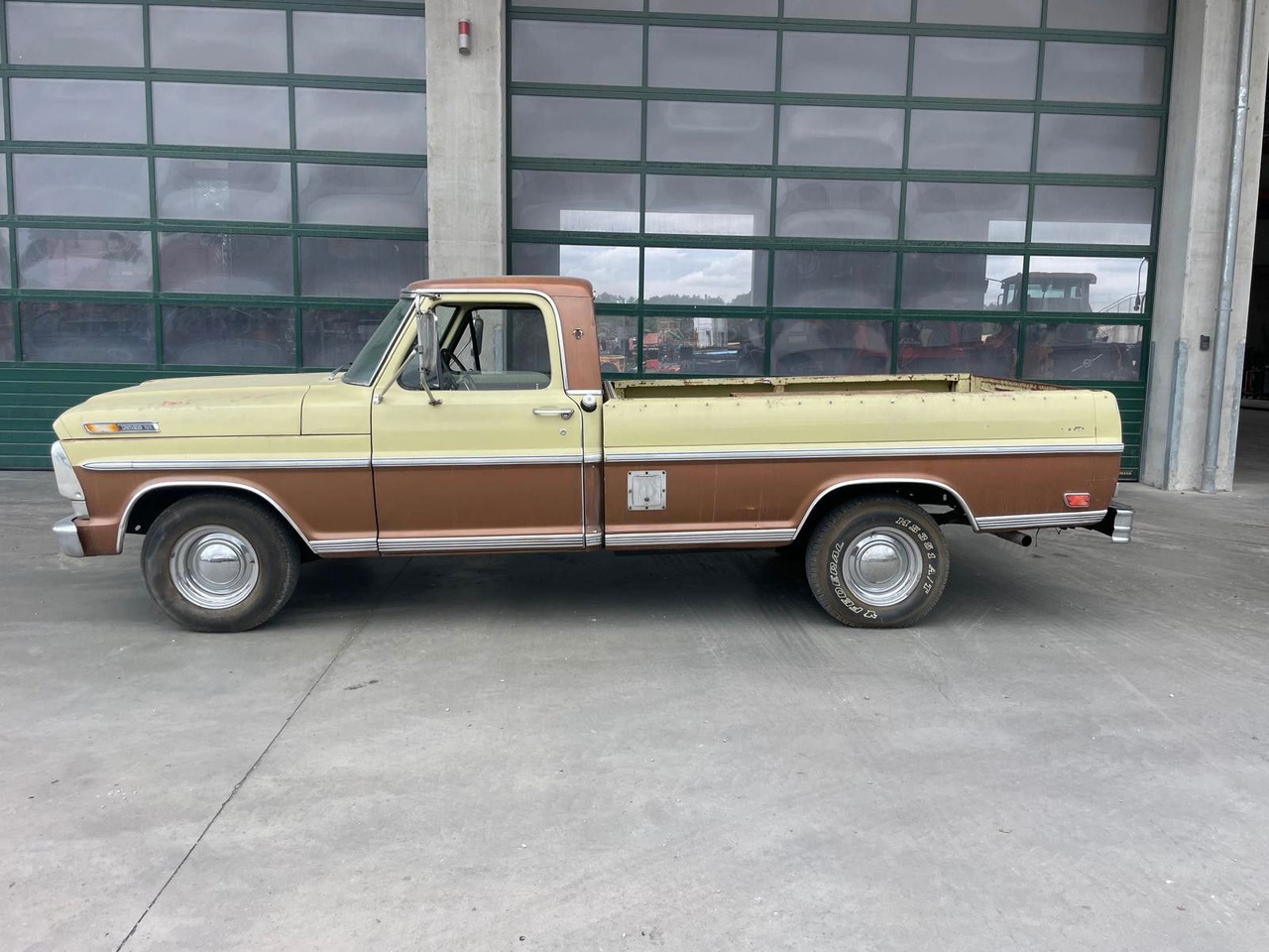 Ford F 100 - PKW: das Bild 1 Ford F 100 - PKW: das Bild 1