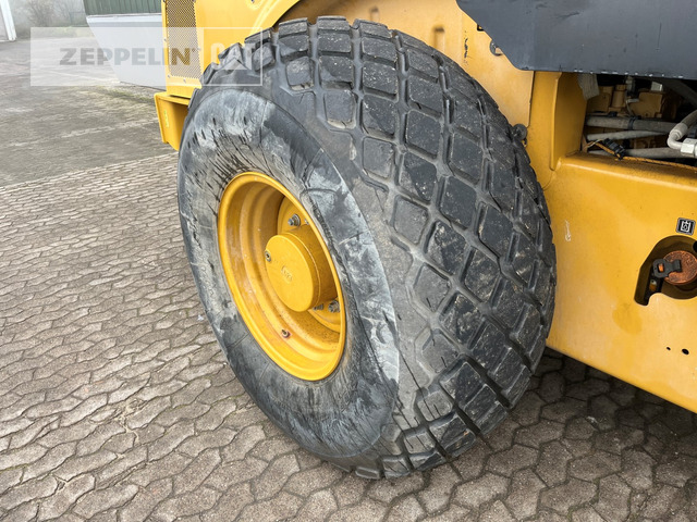 Walzenzug Cat CS66B: das Bild 9