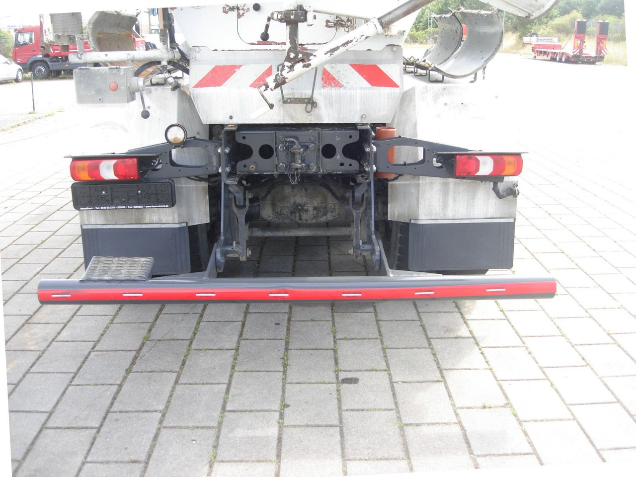 Mercedes-Benz Arocs 3240 B 8x4 - Fahrmischer: das Bild 5 Mercedes-Benz Arocs 3240 B 8x4 - Fahrmischer: das Bild 5