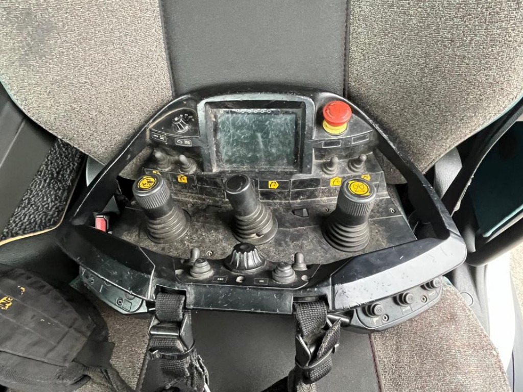 VOLVO (S) Truck FM 420 6x2 Pritsche Heckkran 27m t,Funk,Jib ,E6 - Pritsche LKW, Autokran: das Bild 2 VOLVO (S) Truck FM 420 6x2 Pritsche Heckkran 27m t,Funk,Jib ,E6 - Pritsche LKW, Autokran: das Bild 2