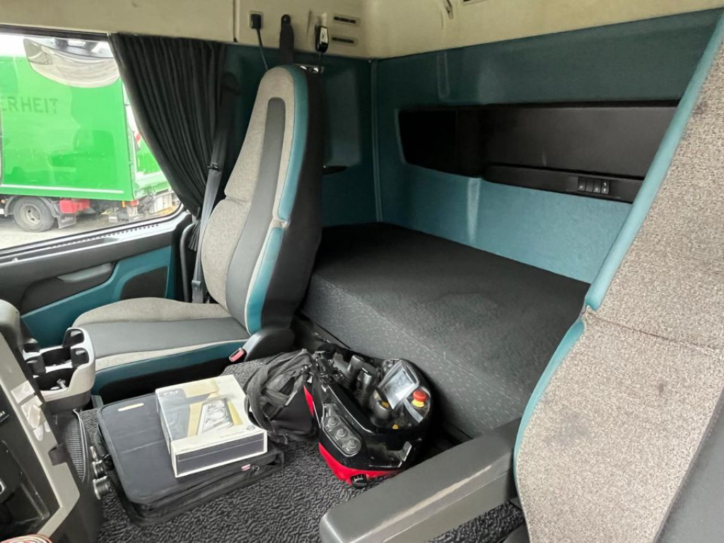 VOLVO (S) Truck FM 420 6x2 Pritsche Heckkran 27m t,Funk,Jib ,E6 - Pritsche LKW, Autokran: das Bild 3 VOLVO (S) Truck FM 420 6x2 Pritsche Heckkran 27m t,Funk,Jib ,E6 - Pritsche LKW, Autokran: das Bild 3