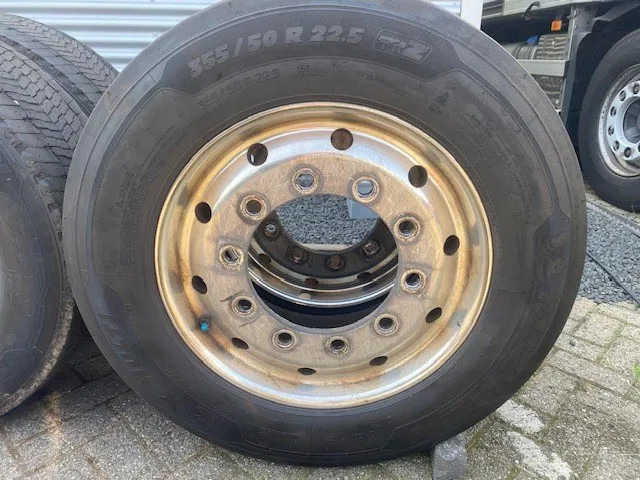 Michelin 355/50x22,5 - 2 stuks en 295/60x22,5 - 4 stuks - Reifen für LKW: das Bild 1 Michelin 355/50x22,5 - 2 stuks en 295/60x22,5 - 4 stuks - Reifen für LKW: das Bild 1