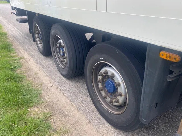 Schmitz Cargobull sko koelvries met carrier vector motor, saf assen disc brakes, 2 x lift , tuv gultig - Kühlkoffer Auflieger: das Bild 4 Schmitz Cargobull sko koelvries met carrier vector motor, saf assen disc brakes, 2 x lift , tuv gultig - Kühlkoffer Auflieger: das Bild 4