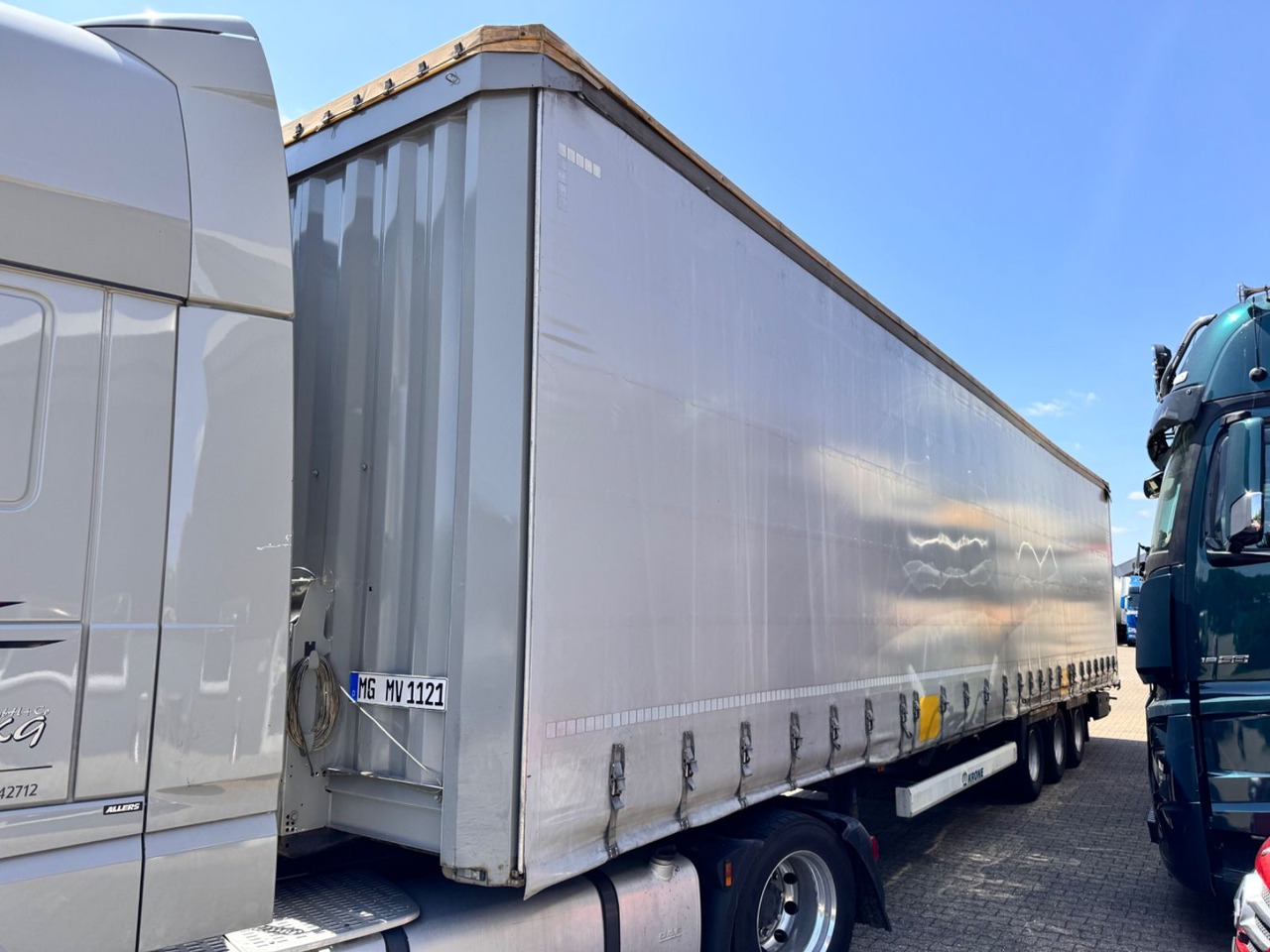 Krone SD Curtainsider MEGA Jumbo XL Zert Getränke etc - Planenauflieger: das Bild 4 Krone SD Curtainsider MEGA Jumbo XL Zert Getränke etc - Planenauflieger: das Bild 4