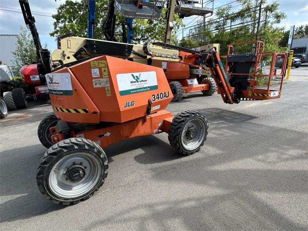 JLG 340AJ (4972) - Gelenkarmbühne: das Bild 1 JLG 340AJ (4972) - Gelenkarmbühne: das Bild 1