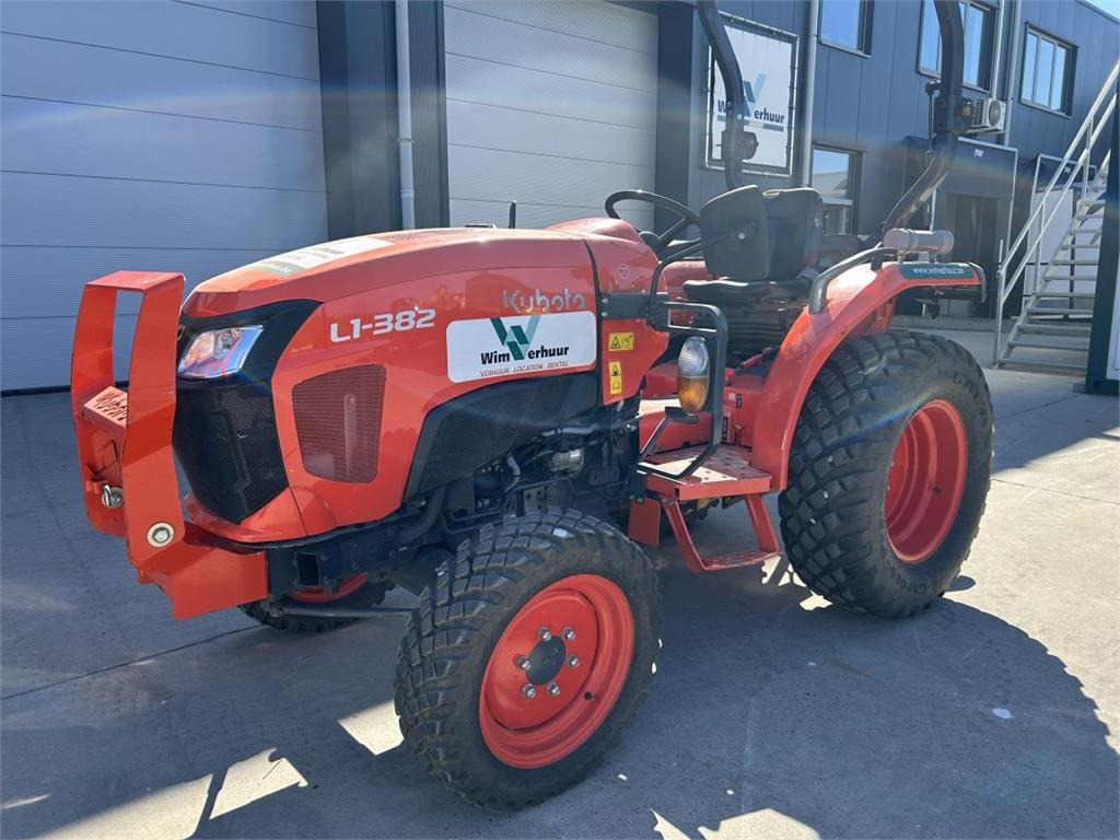 Kubota L1-382 (5283) - Kommunaltraktor: das Bild 2 Kubota L1-382 (5283) - Kommunaltraktor: das Bild 2