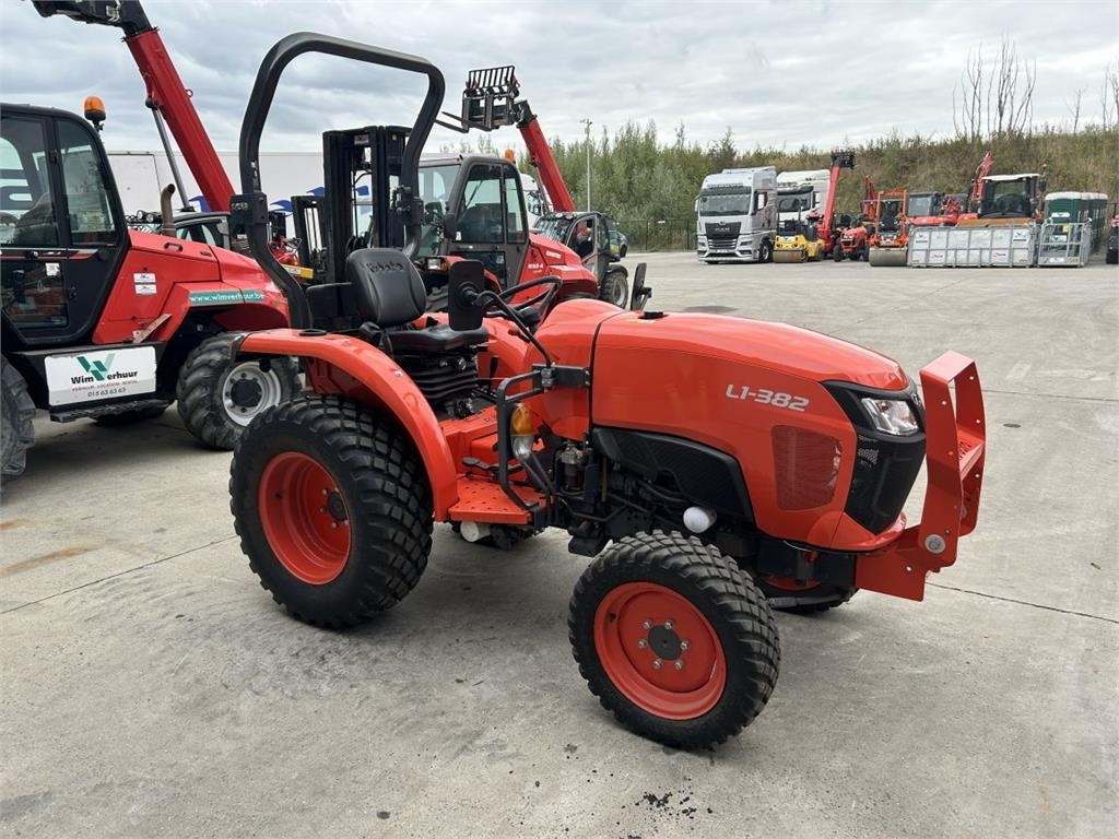 Kubota L1-382 (7325) - Kommunaltraktor: das Bild 2 Kubota L1-382 (7325) - Kommunaltraktor: das Bild 2