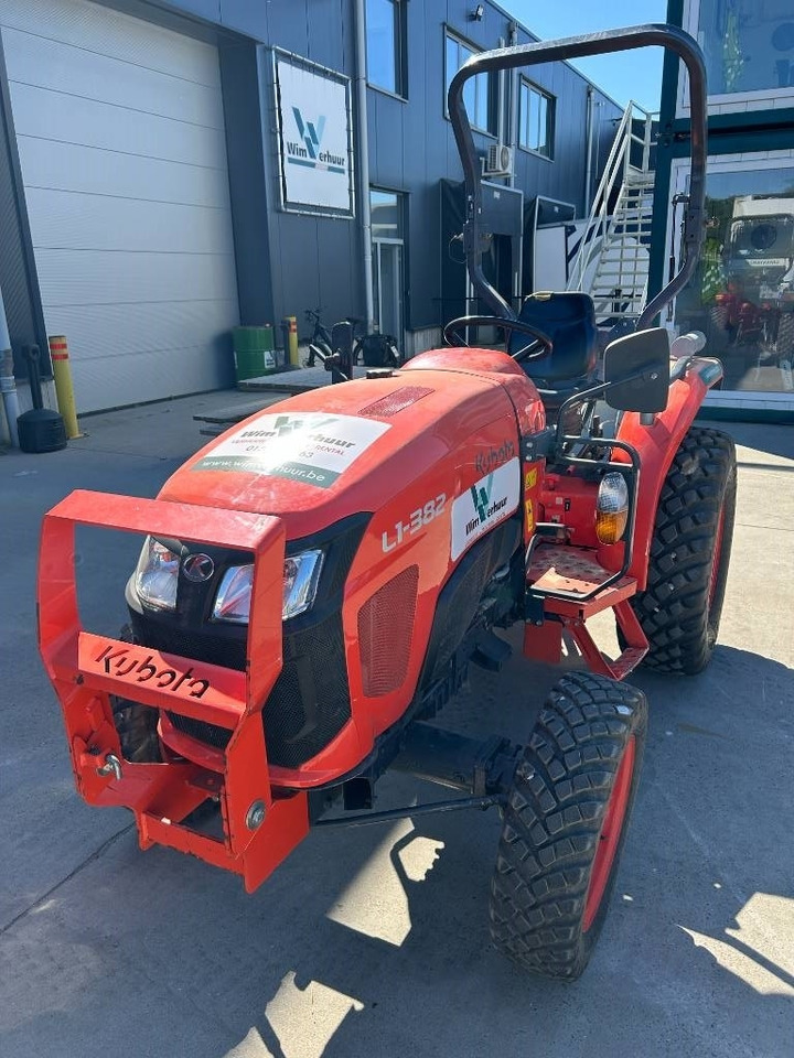 Kubota L1-382 HST - Kommunaltraktor: das Bild 3 Kubota L1-382 HST - Kommunaltraktor: das Bild 3