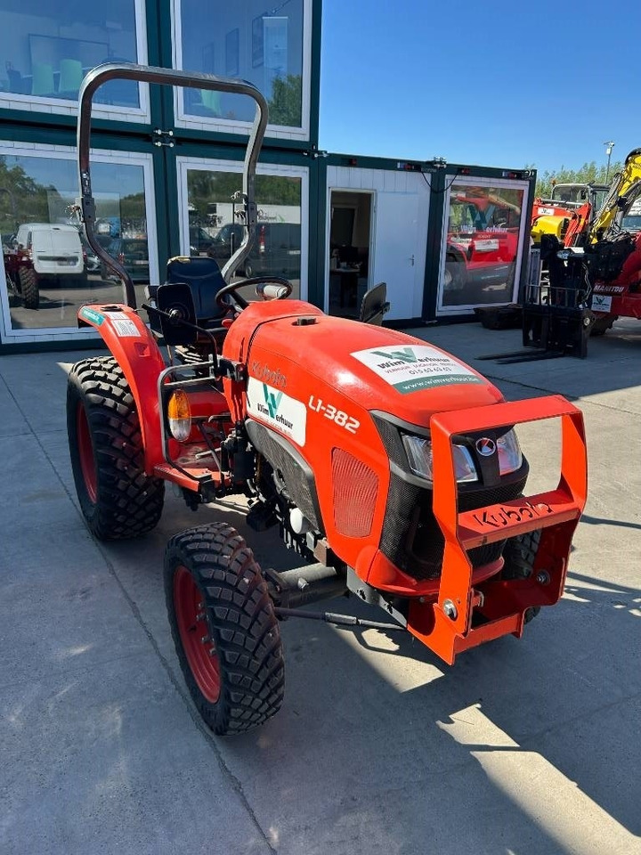 Kubota L1-382 HST - Kommunaltraktor: das Bild 4 Kubota L1-382 HST - Kommunaltraktor: das Bild 4