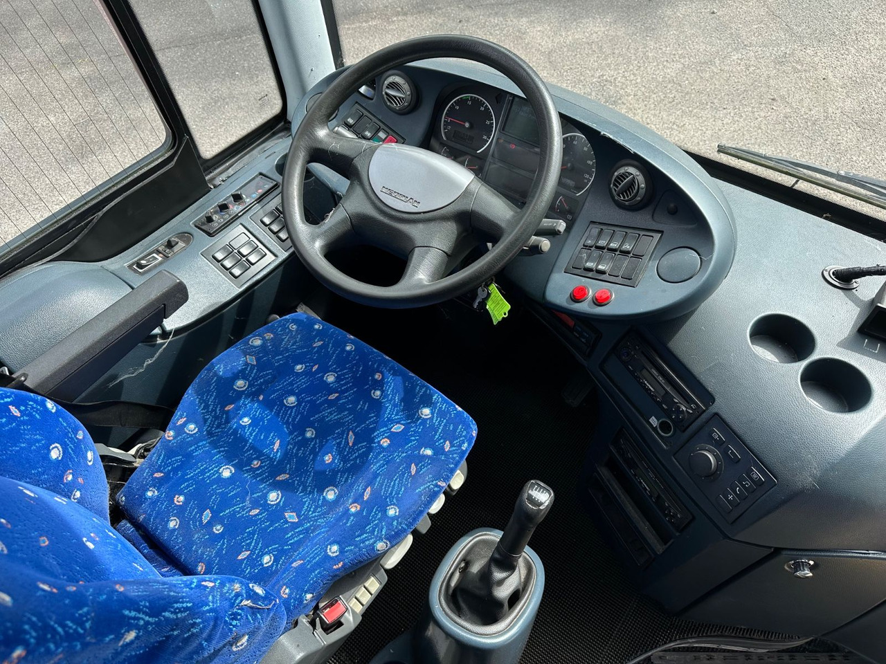 Neoplan P25 Trendliner 3516ÜC Klimaanlage*WC*57 Sitze Neoplan P25 Trendliner 3516ÜC Klimaanlage*WC*57 Sitze - Reisebus: das Bild 5 Neoplan P25 Trendliner 3516ÜC Klimaanlage*WC*57 Sitze Neoplan P25 Trendliner 3516ÜC Klimaanlage*WC*57 Sitze - Reisebus: das Bild 5