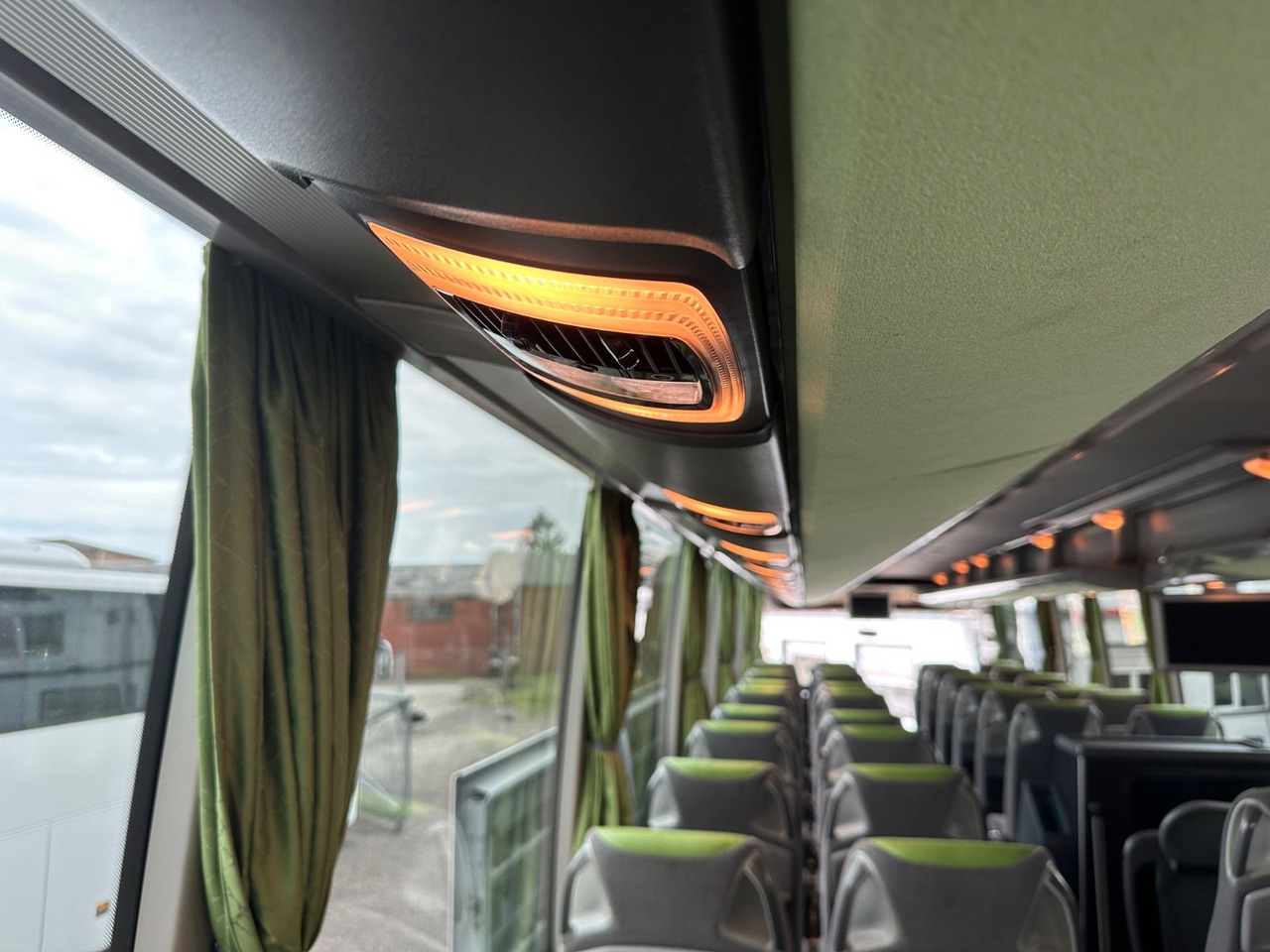 Reisebus Setra S 516 HD/2A  (54 Sitze*DE-Bus): das Bild 28